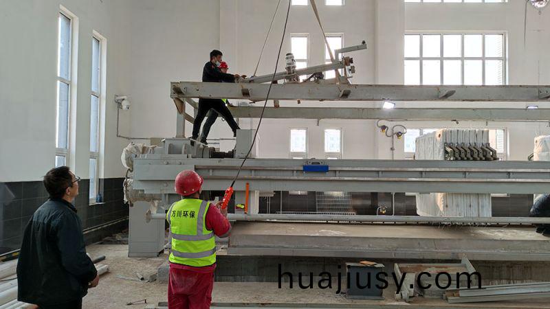 折疊帶式(shi)壓濾機的結構(gou)特點