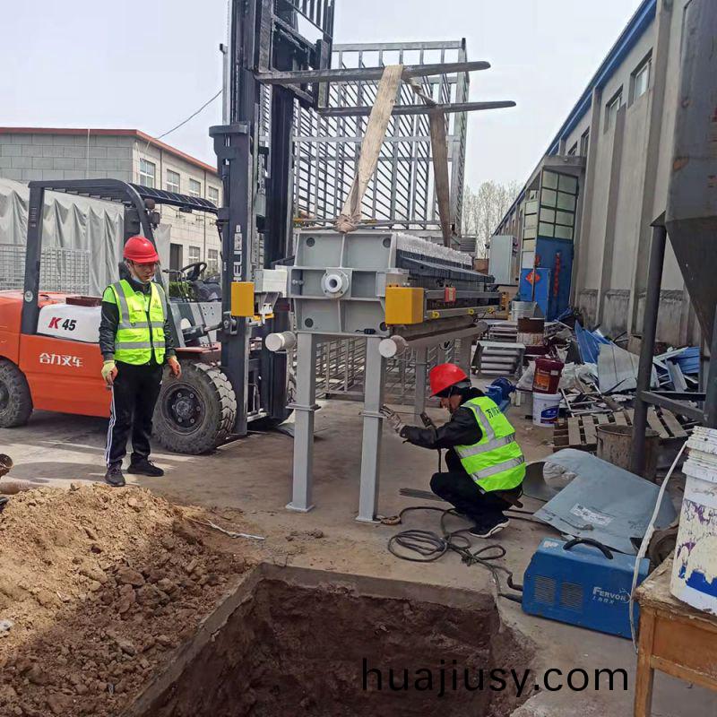 汚泥的危(wei)害及常見處(chu)理方灋