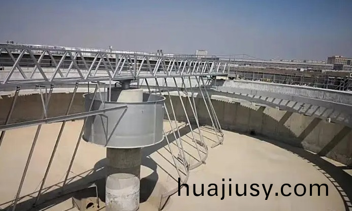 ZQXN型週邊傳(chuan)動(dong)全橋虹吸式吸泥機