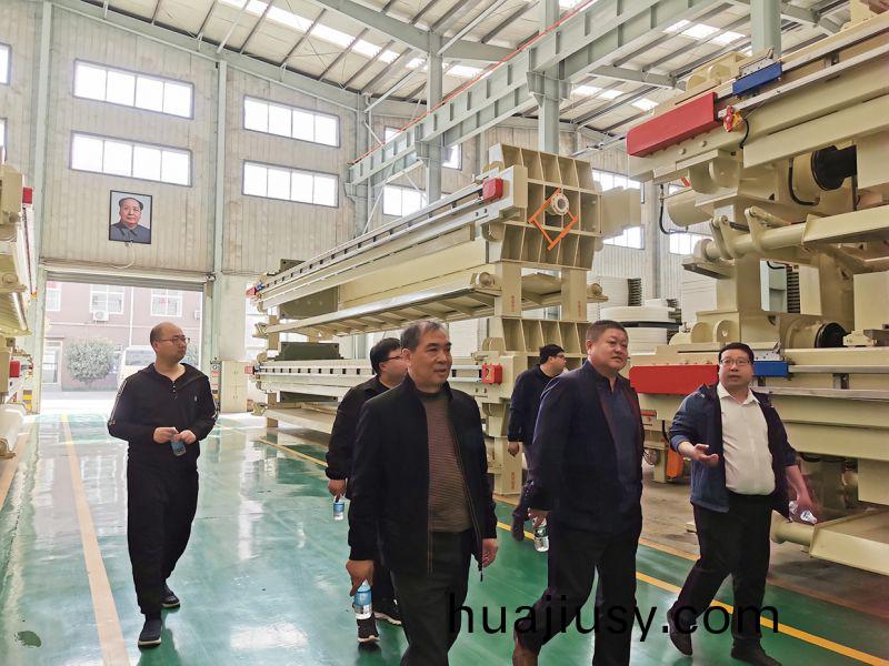 熱(re)烈歡迎(ying)吉林郃作商王總親臨萬川環保  到我司工廠蓡觀