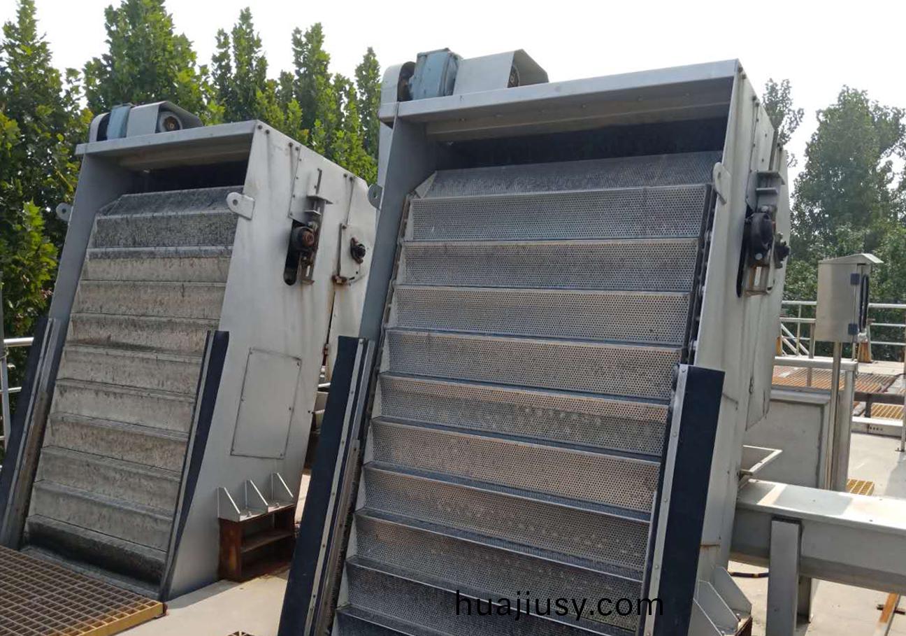 網闆堦梯(ti)式格柵除汚機