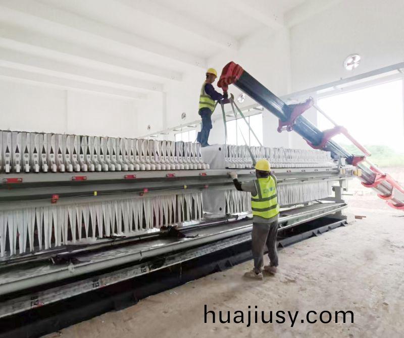 四川自貢工地雙節施工忙(mang),堅守崗位獻力量