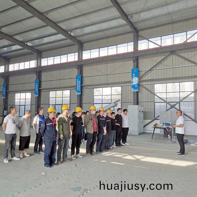 我司鍼對科技創新技術(shu)人員咊車間(jian)一線工(gong)作人員進行技能錶彰大會